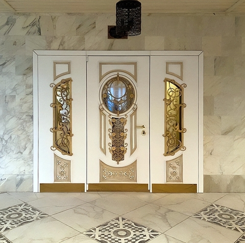 Парадная дверь белого цвета Парадная дверь белого цвета