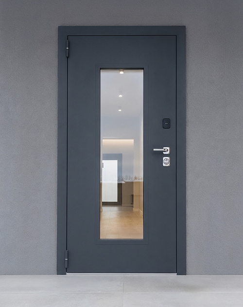 Серая входная дверь с окном Серая входная дверь с окном